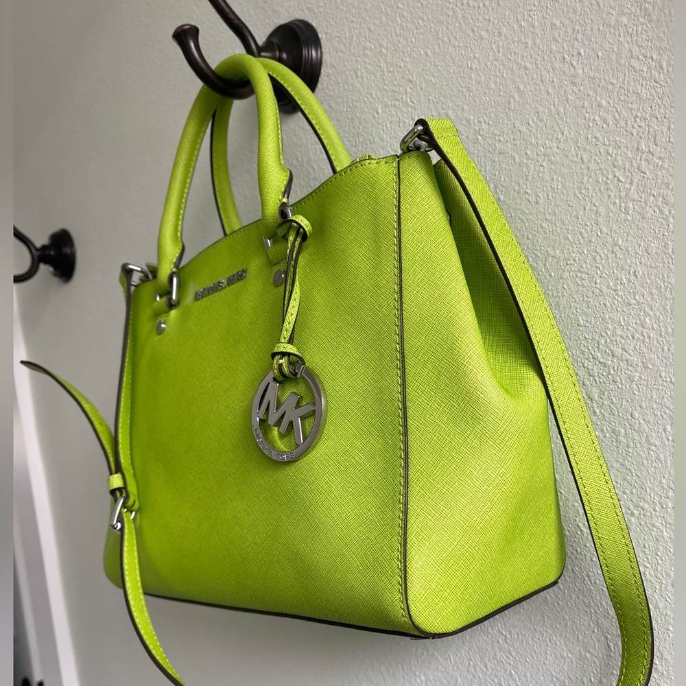 Michael Kors RP $429 Leather Shoulder/top handles Bag Kiwi Green New - Picture 10 of 10